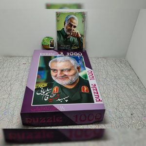پازل هزار تکه با عکس حاج قاسم سلیمانی و رهبر با یک پیکسل بزرگ و یک شاسی